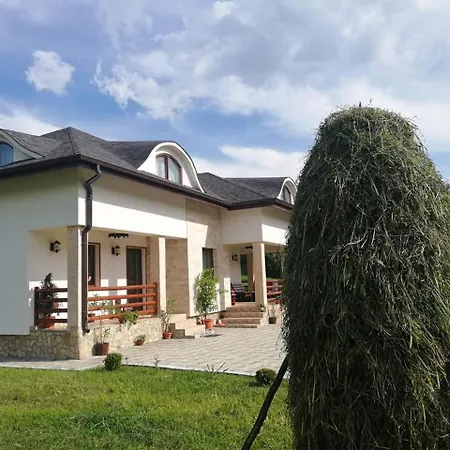 Pensiunea Pe Vale La Moco Holiday home